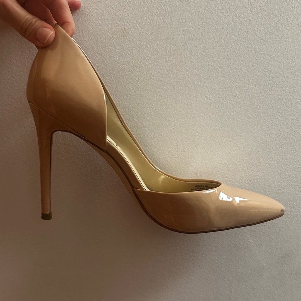 Jessica Simpson D’Orsay cream color patent leather pumps size 8